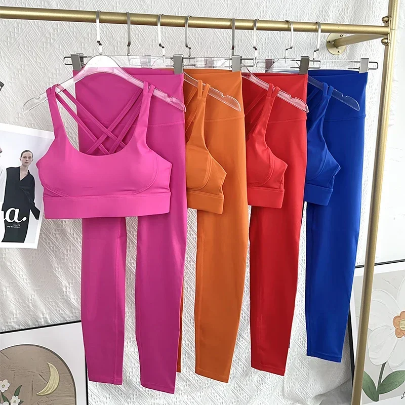 Modisches 2-teiliges Yoga-Set für Damen, hochintensiver Sport-BH mit verstellbarer Schnalle und überkreuztem Rücken, Sport-Leggings mit hoher Taille und Hüftlift-Effekt