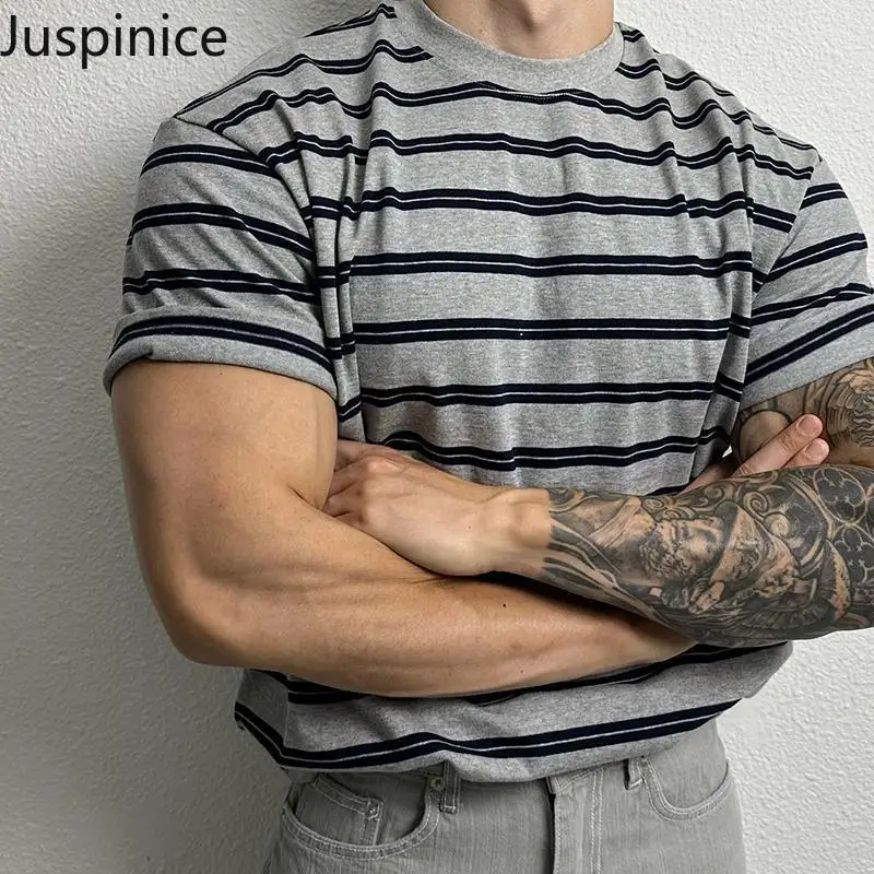 

Juspinice Summer New Korean Fashion Contrasting Striped Top Round Neck Loose Casual Short Sleeved T-shirt Male Clothing