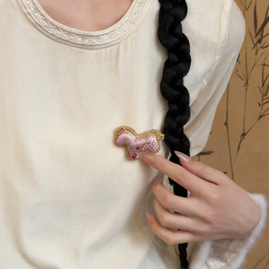 

New Chinese-Style Song Brocade Horse Brooch for Women Celebratory New Year Accessory for Sweaters Elegant Corsage