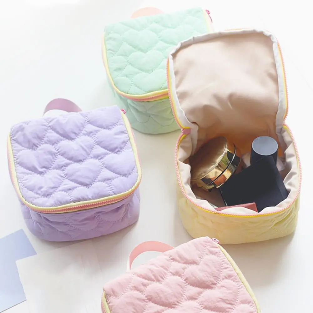 Large Capcity Love Heart Makeup Bag Fashion Cloud Multicolored Toiletry Storage Bag Protable Lightweight Travel Handbag