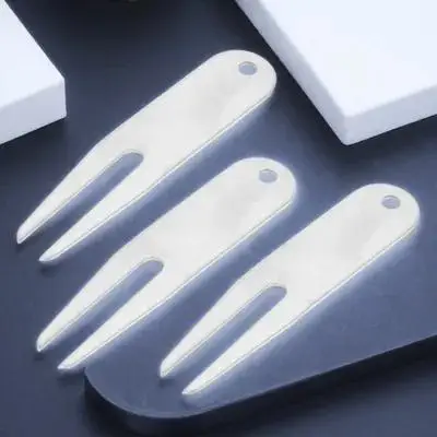 3個入りメタルゴルフディボットツール、ボールマーカー付き、コンパクトな修復フォーク、芝生のダメージ修復、コースメンテナンスキット