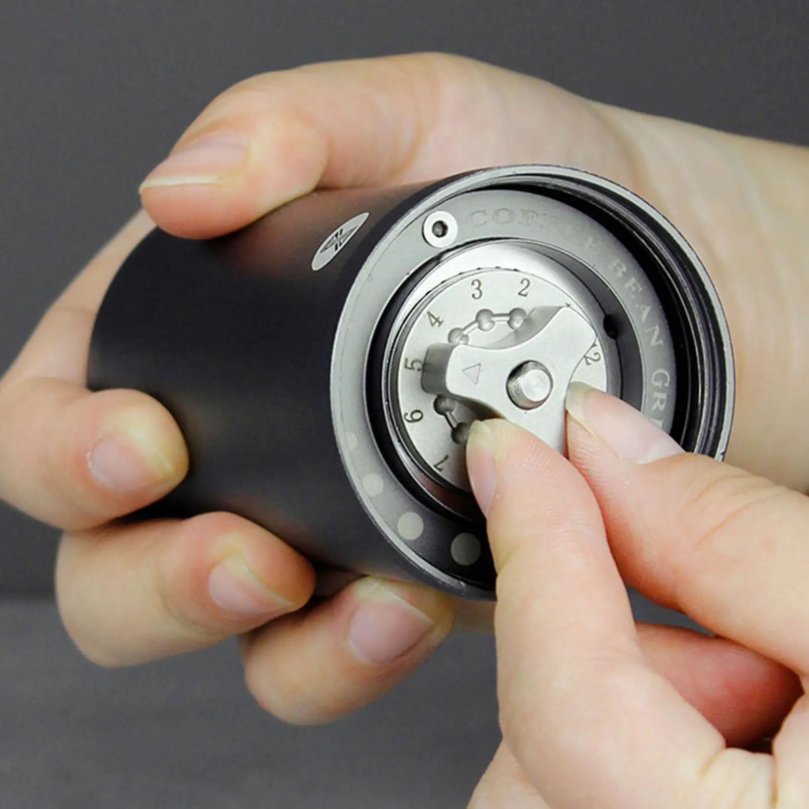 Molinillo de café manual, molino de rebaba cónico, aspereza ajustable, granos de café