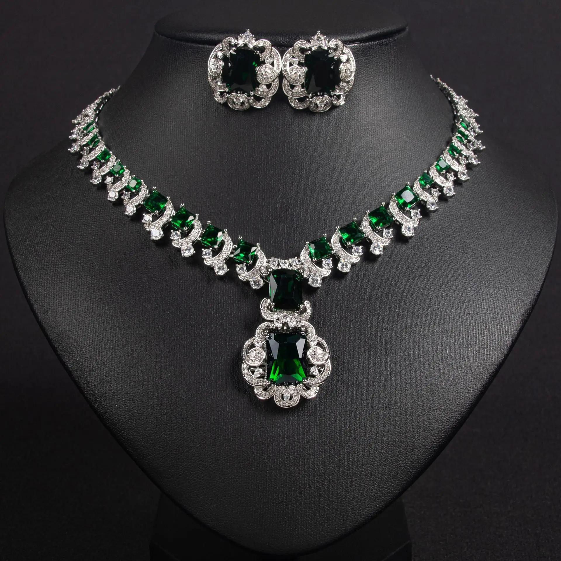 Vintage Zircon Jewelry Set for Women 2026 European And American High-End Light Luxury Earrings And Necklace Combo