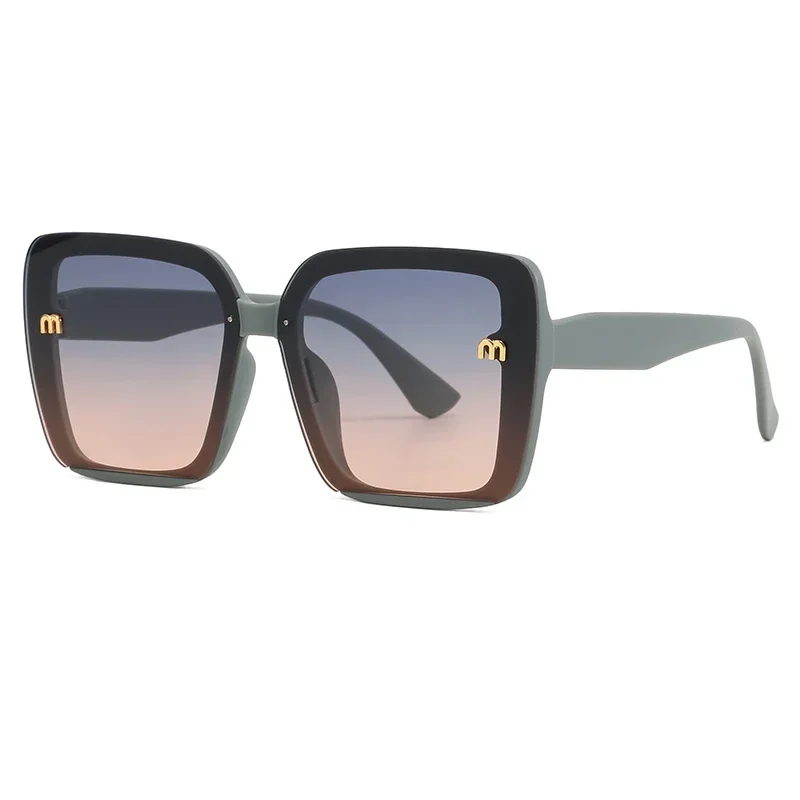Occhiali da sole da donna quadrati classici con montatura grande moda uomo rettangolare design a lettera occhiali da sole retrò UV400