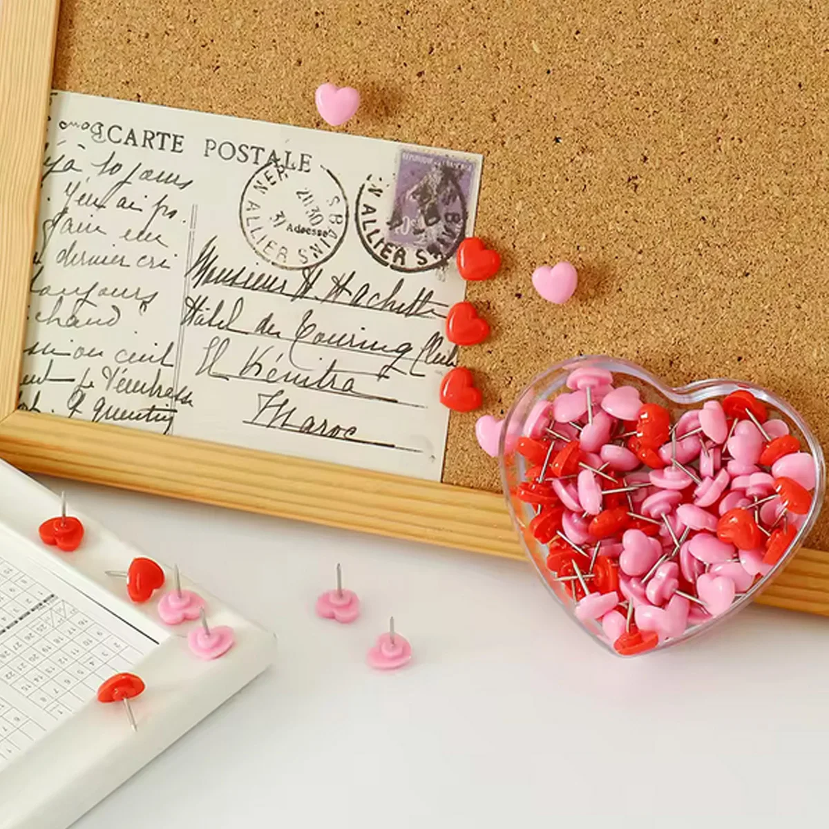 50個入り ハート型プッシュピン プラスチック製画鋲 コルクボード オフィス 学校 文房具 ラブボックス付き