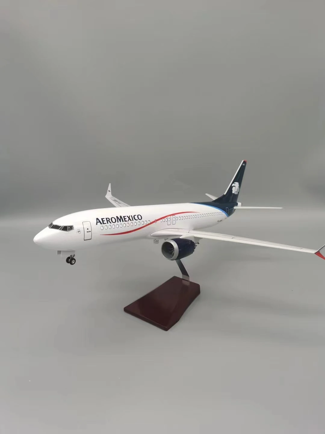 Diecast Airplane Kids Toys 1/85 Scale B737 Max Aeromexico 47cm Large Aircraft Resin Model With Display Stand Collection Gift