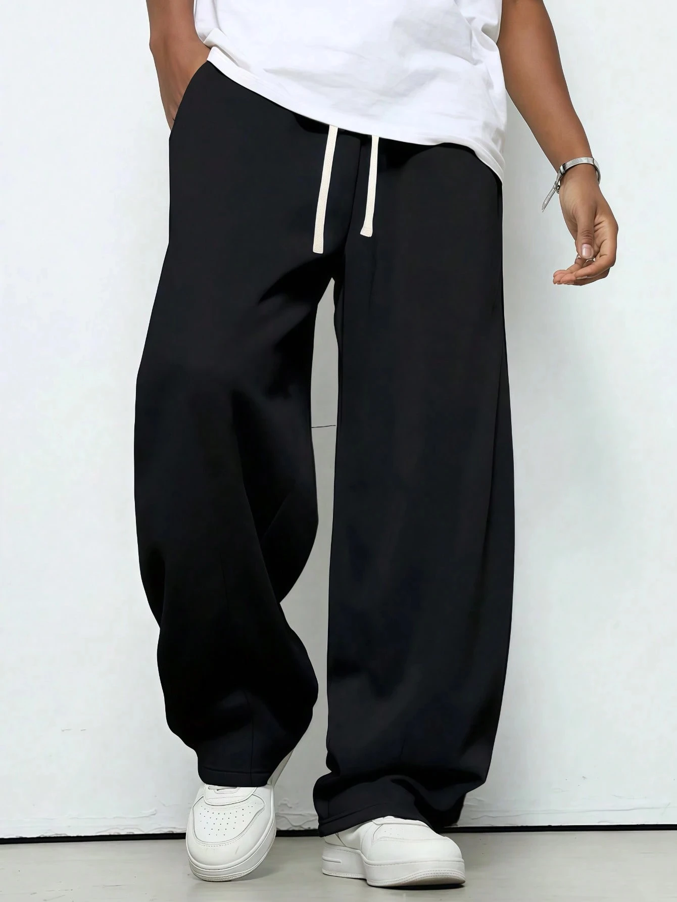

Men's Lightweight Solid Color Drawstring Wide Leg Pants Loose Casual Pants with Pockets Suitable for Autumn and Winter Seasons