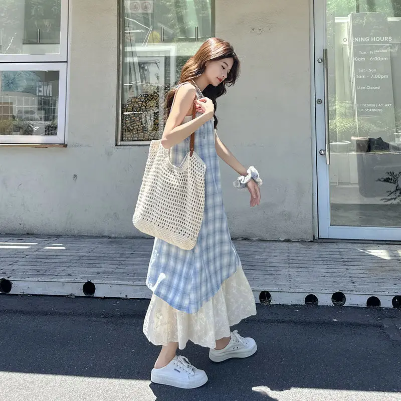 

Blue plaid camisole dress 2024 new spring/summer women's fake two-piece patchwork lace niche design round neck long dress