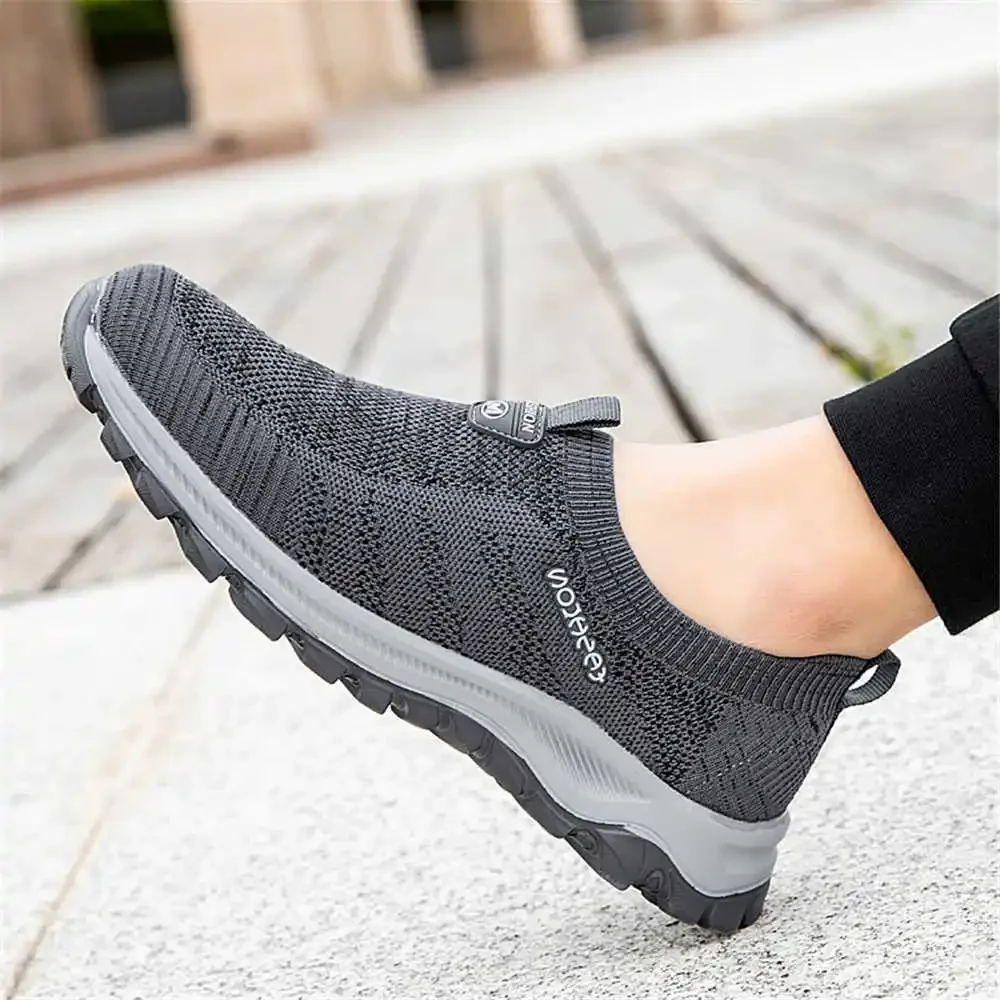 Lato bez koronkowych trampek Zielone białe codzienne buty sportowe do biegania Moda męska Teniss Comfort Najnowsze mokasyny Ternis