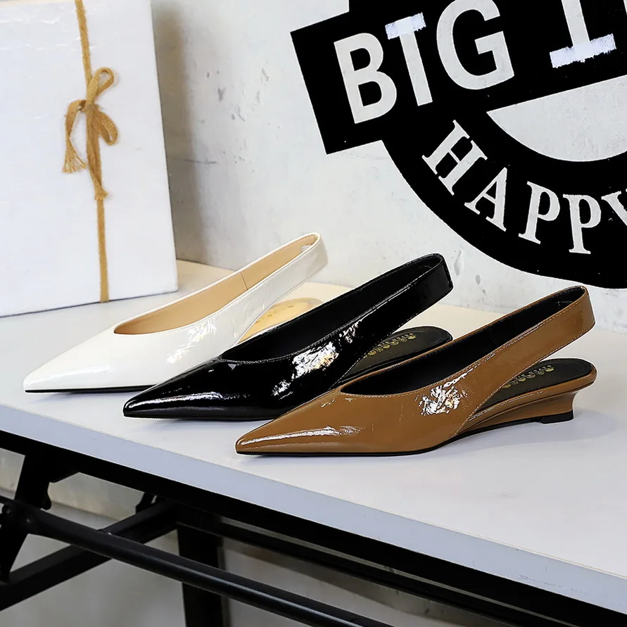 

Туфли-лодочки на танкетке, женская обувь, модные туфли на низком каблуке с открытой пяткой, кожаные шлепанцы с острым носком, летние винтажные сандалии без шнуровки на мелком каблуке