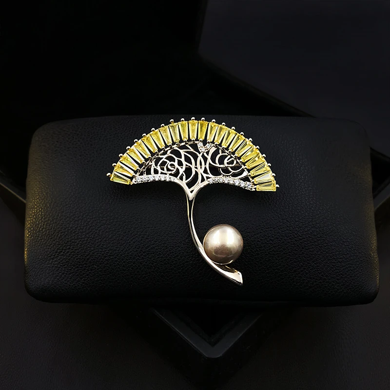 

1525 Luxury Yellow Leaf Brooch Exquisite High-End Women's Clothes Neckline Pins Corsage Suit Sweater Accessories Pearl Jewelry