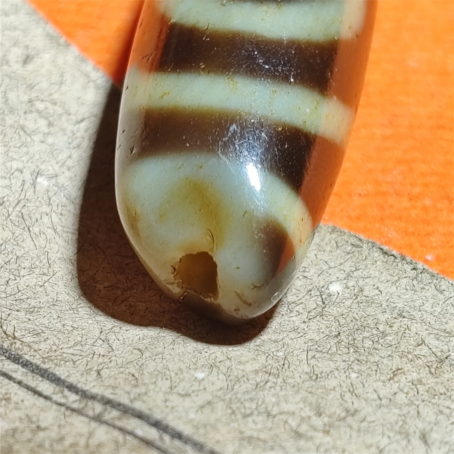 1pcs/lot Natural Old Agate Lotus Two Three-eyed Taiwan Famous Dzi Tooth yellow Special ancient appearance Collectible pendant