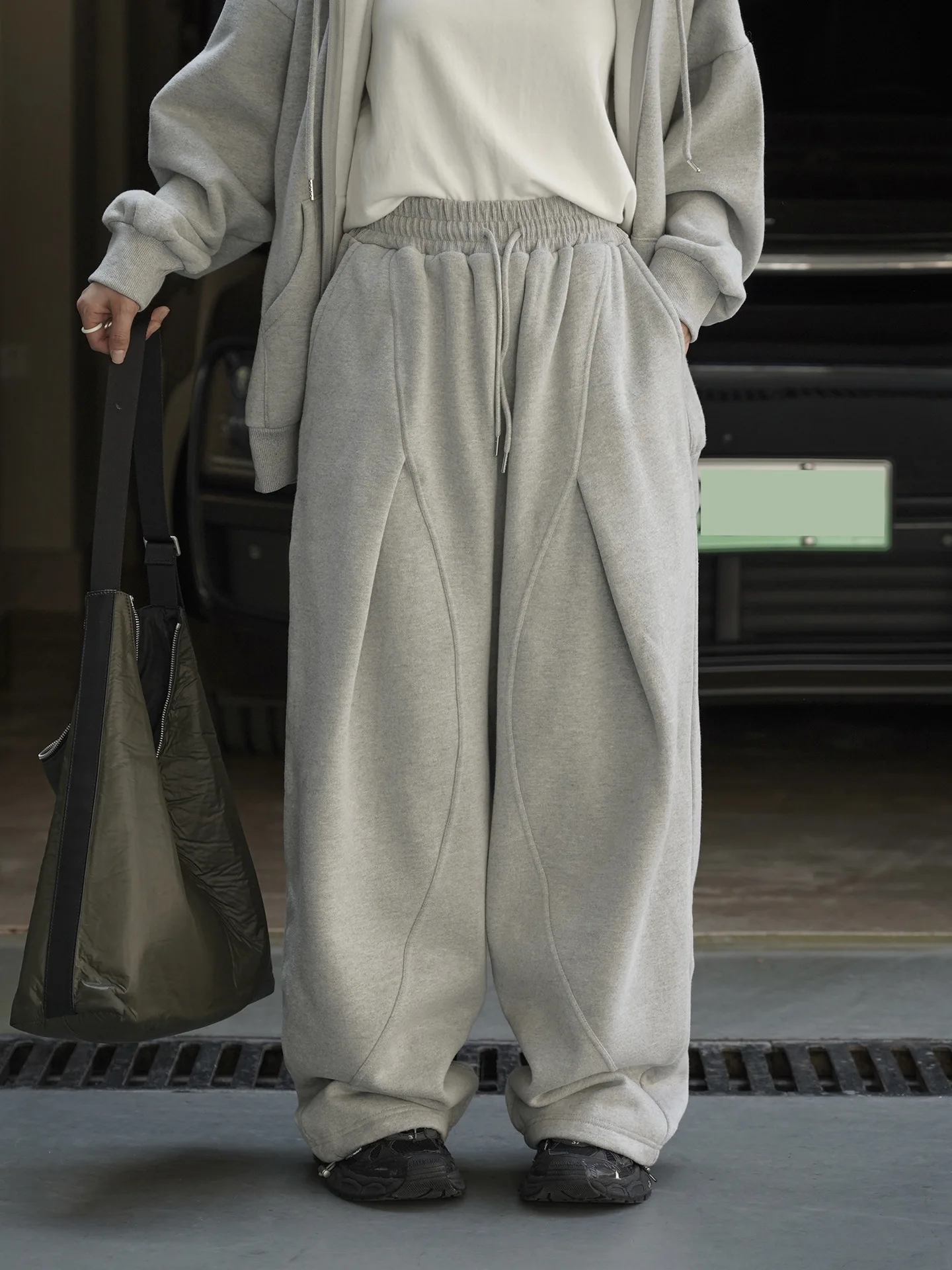 겨울 신상 한국 버전 심플한 신축성 있는 드로스트링 대칭 아치형 스플릿 캐주얼 팬츠 여성용 루즈 팬츠