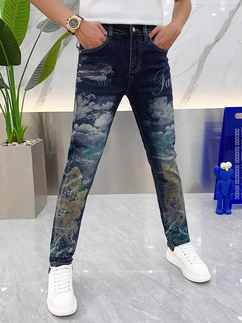 

Fall 2025 Men's Heavy Duty Washed Slim Fit Casual Jeans Fashionable Printed High End Loose Long Trousers Trendy Youth