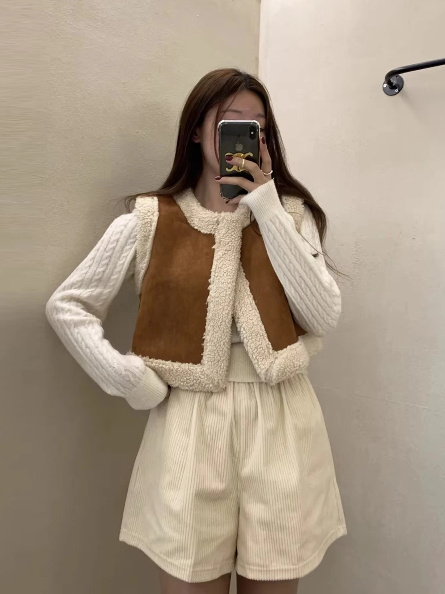 

Замшевый жилет в стиле ретро, женский берет, новинка зимы 202, жилет из меха и кожи с внутренним мехом ягненка, топ