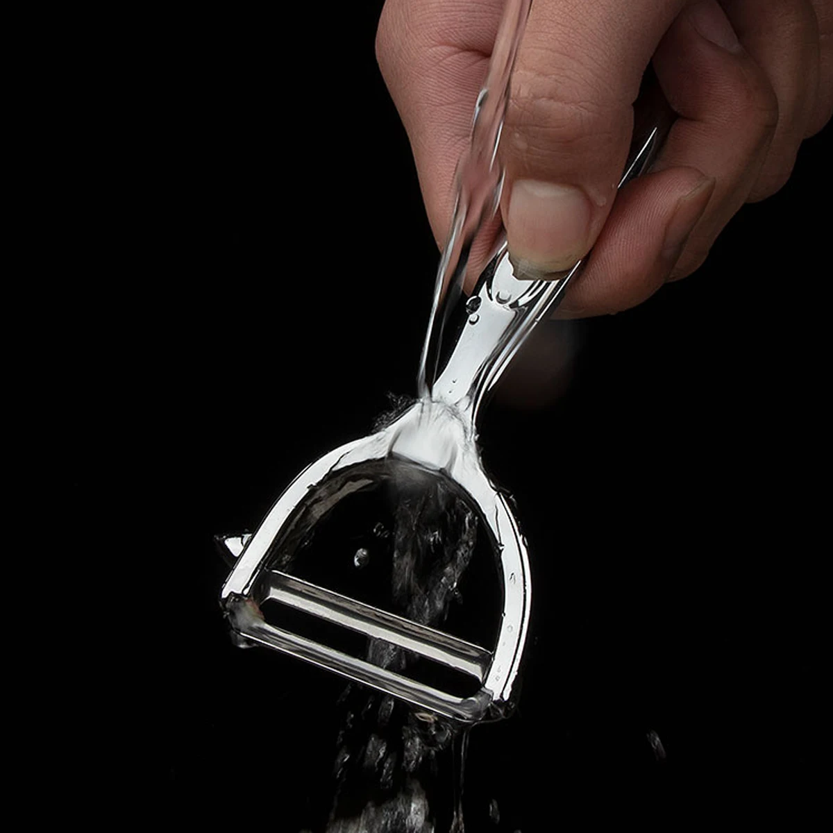 مقشرة خضروات شديدة التحمل، شفرة من الفولاذ المقاوم للصدأ مع قبضة مريحة، متعددة الأغراض لتقشير البطاطس والجزر والفواكه