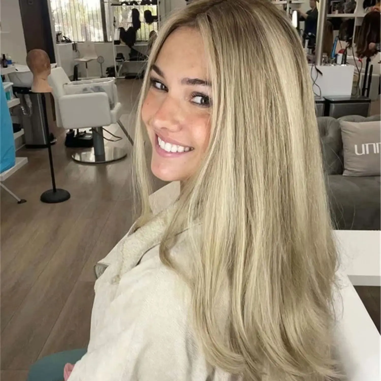 

Trendy Ash Blonde Shadow Root Synthetic Lace Frontal Wigs Natural Straight Long Glueless Wigs Daily Party Cosplay Wigs for Women