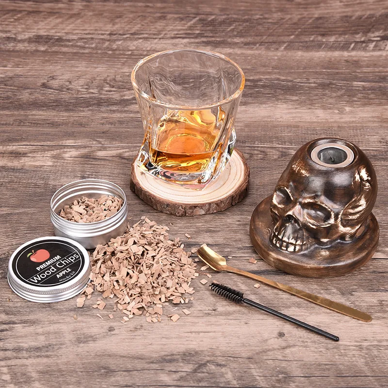 Skull-Shaped Ceramic Cocktail Smoking Kit–4-Flavor Wood Chips Set for Whiskey&Craft Cocktails,Unique Gift for Bar Enthusiasts