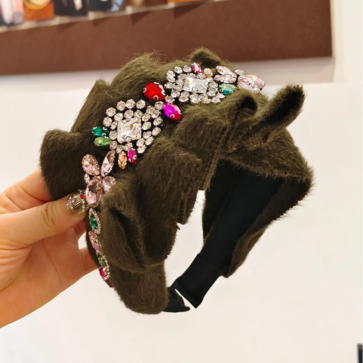 Winter high-end wool wide-edge headband heavy industry light luxury face small headband retro white hair warm headgear
