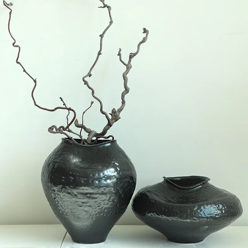 Advanced special-shaped art handmade black pottery pot Chinese style simple modern ceramic vase ornament jewelry model room
