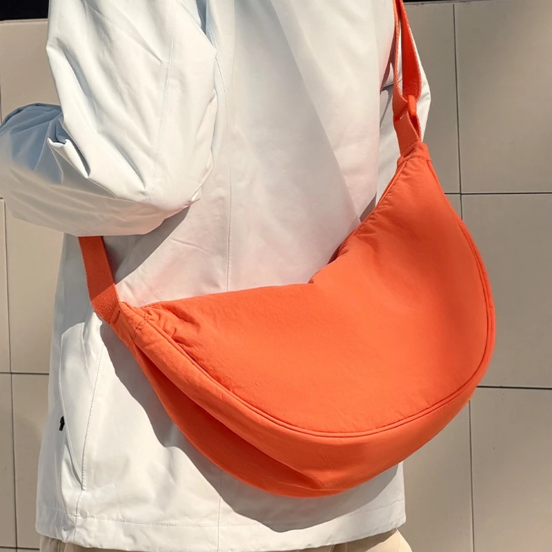 

Женская красочная сумка-полумесяц через плечо, легкая нейлоновая сумка на плечо, повседневная вместительная сумка-полумесяц для ежедневных прогулок