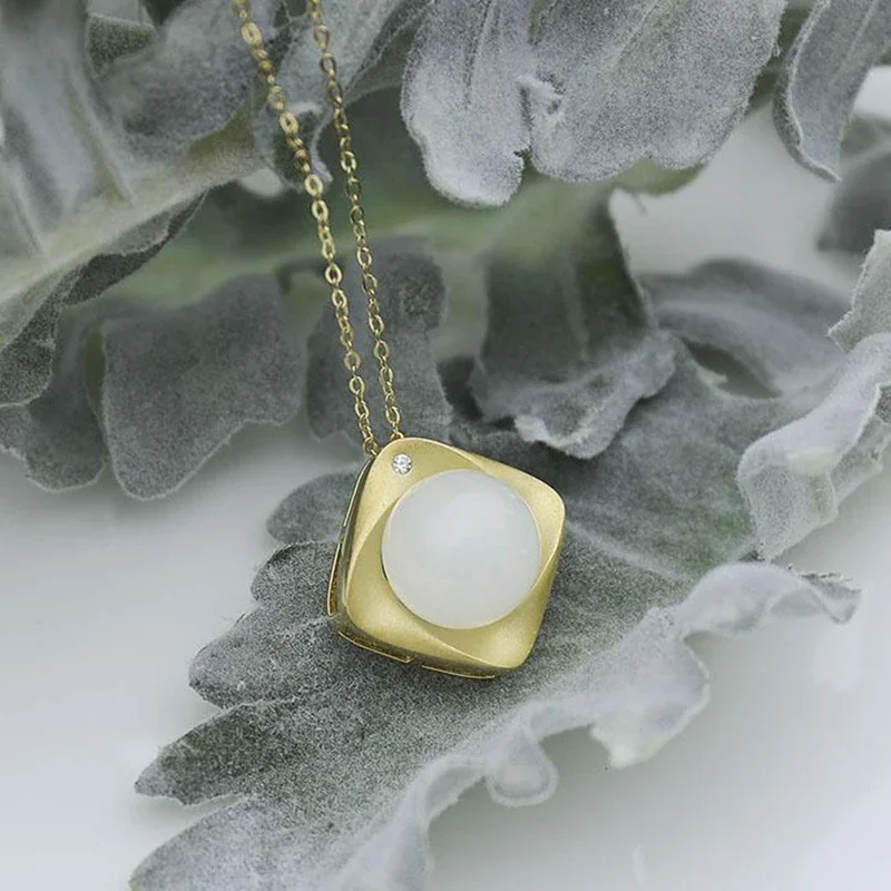 Original Design Inlaid Natural Hetian White Jade Pendant Necklace Round Charm Small Light Luxury Gold Jewelry for Women