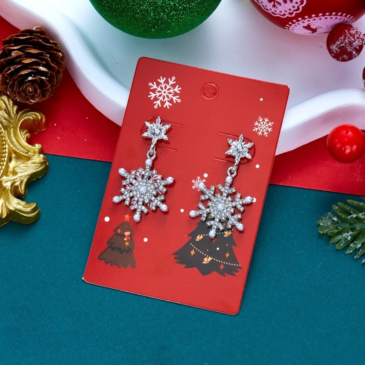 Weihnachtliche funkelnde Strass-Ohrringe mit simulierten Perlen und Schneeflocken für Damen, Neujahrsparty, Schneeflocken-Ohrringe, Feiertagsschmuck – Detail 24