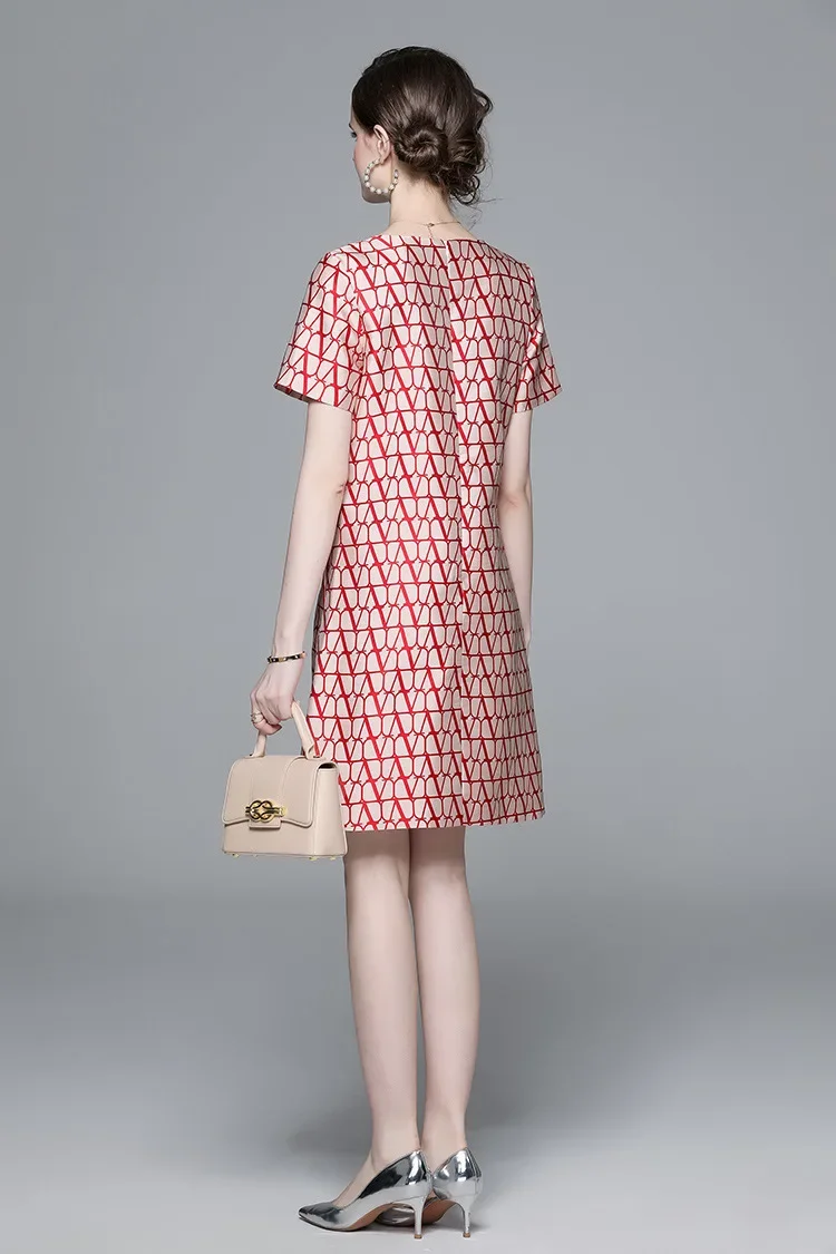 

New Fashion Light Luxury Round Neck Pocket Slimming Geometric Line Pattern Heavy Jacquard Dress with A-line 2024