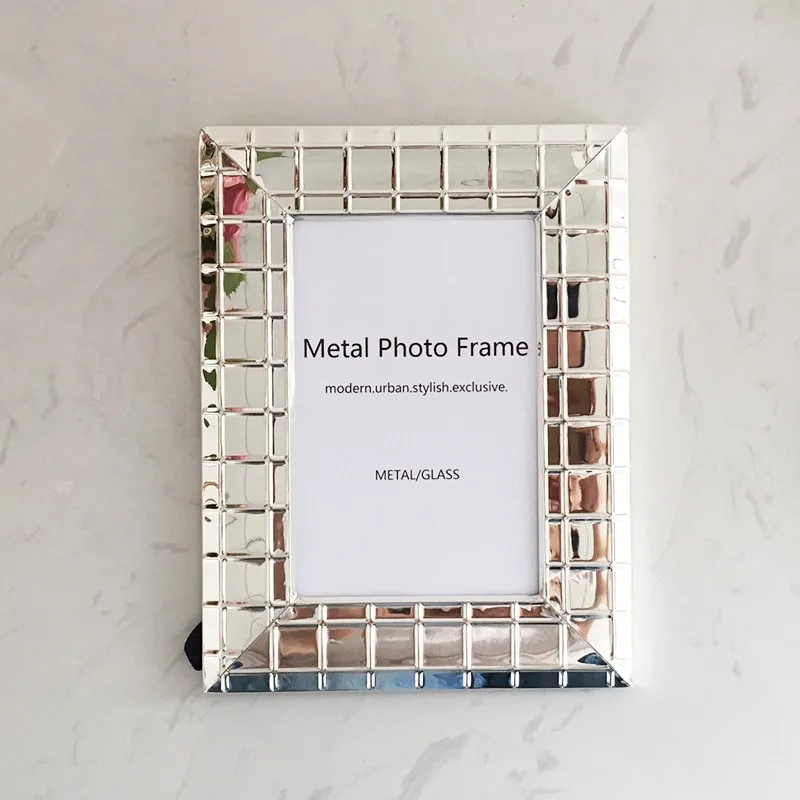 Cadre photo en métal texturé argenté européen, support de présentation pour photos de 5 à 10 pouces, support de table pour décoration intérieure et cadeau commémoratif