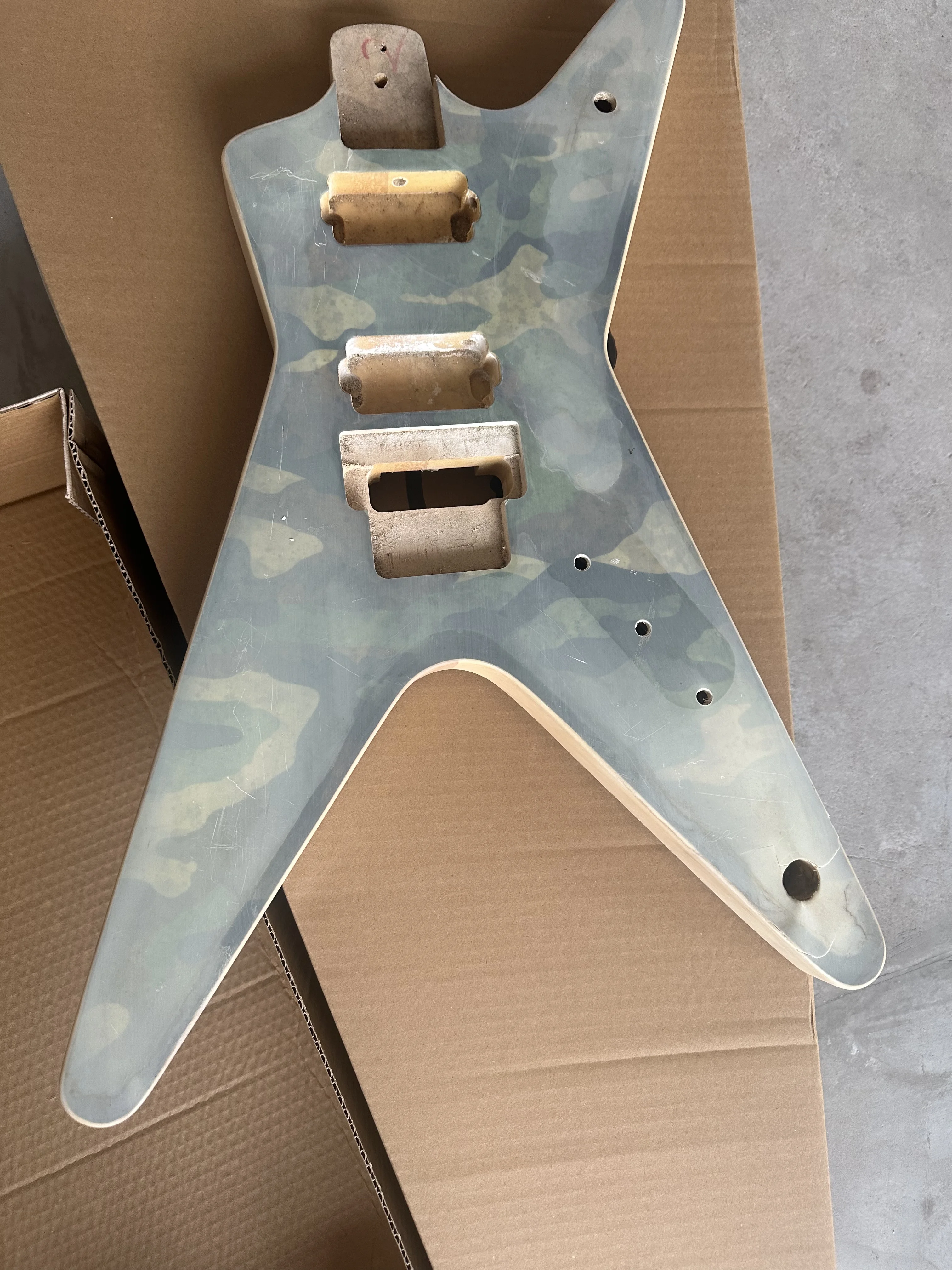 Original Electric Guitar Body,Scratches,6 Strings,Special Shape Barrel,Finished Floyd Rose,Tremolo Bridge,Stock Defective