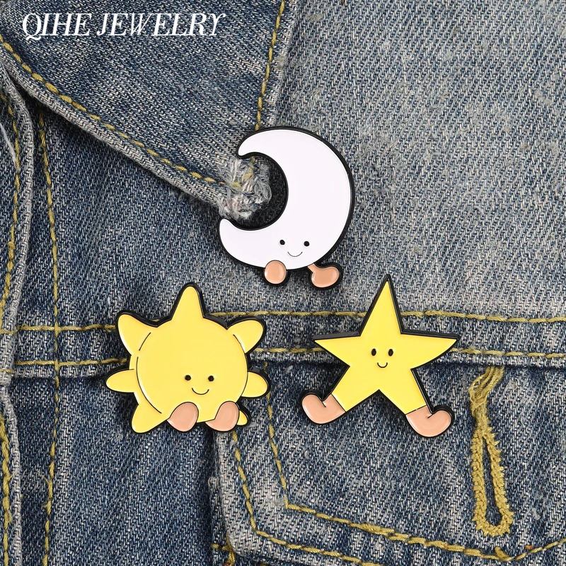Niedliche Halbmond-Gelber-Stern-Sonnen-Emaille-Pins, Cartoon-Laufmond-Stern-Sonnen-Himmel-Elemente-Brosche, Anstecknadel, Schmuckgeschenk für Freunde