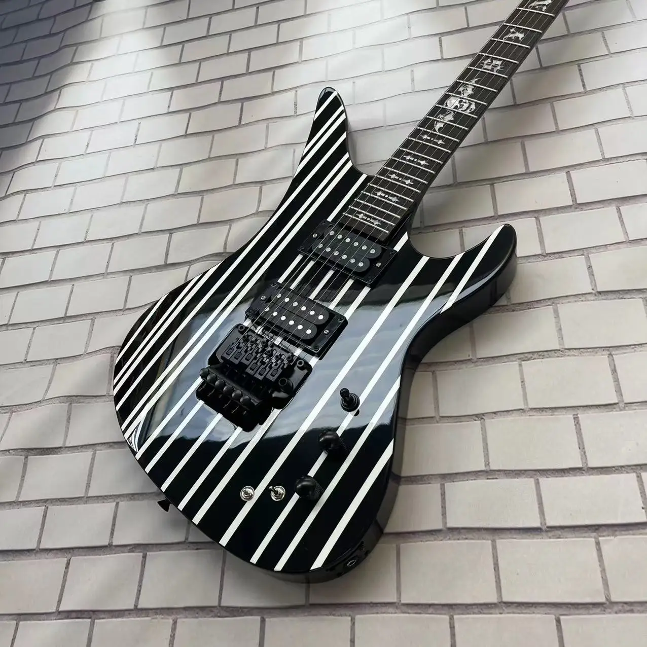 Bullhorn style 6-string integrated electric guitar, black body with white stripes, high gloss, rose wood fingerboard, maple wood