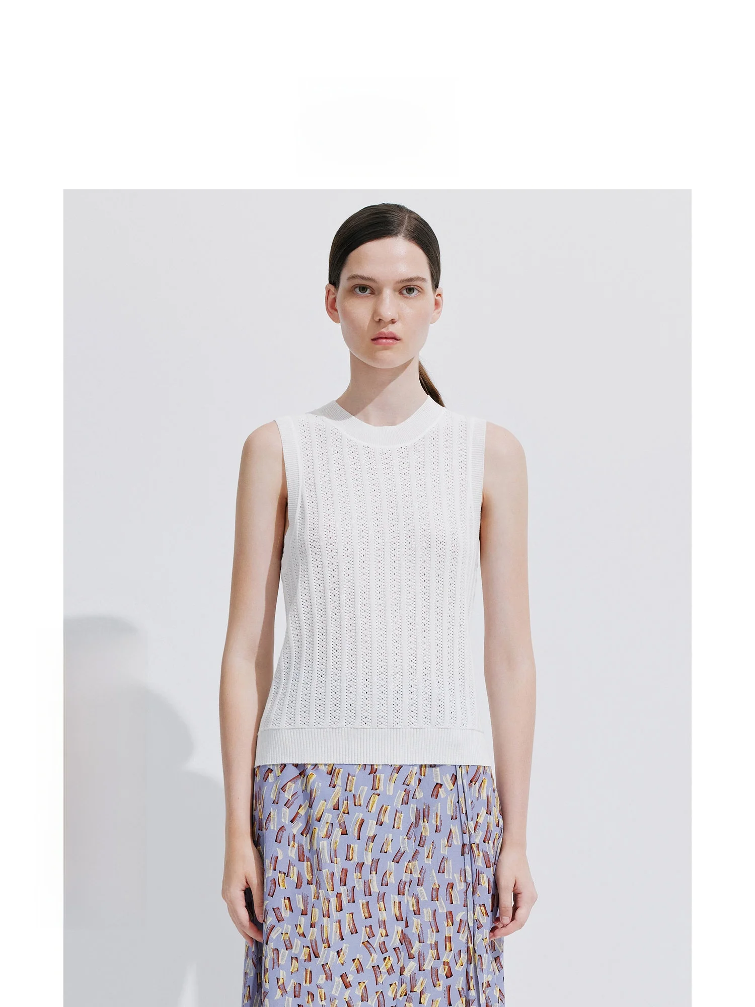 

Синий вязаный жилет Erdos Simple с вырезами в виде цветов, круглый вырез, прямой крой, модель B245D20, для повседневной носки