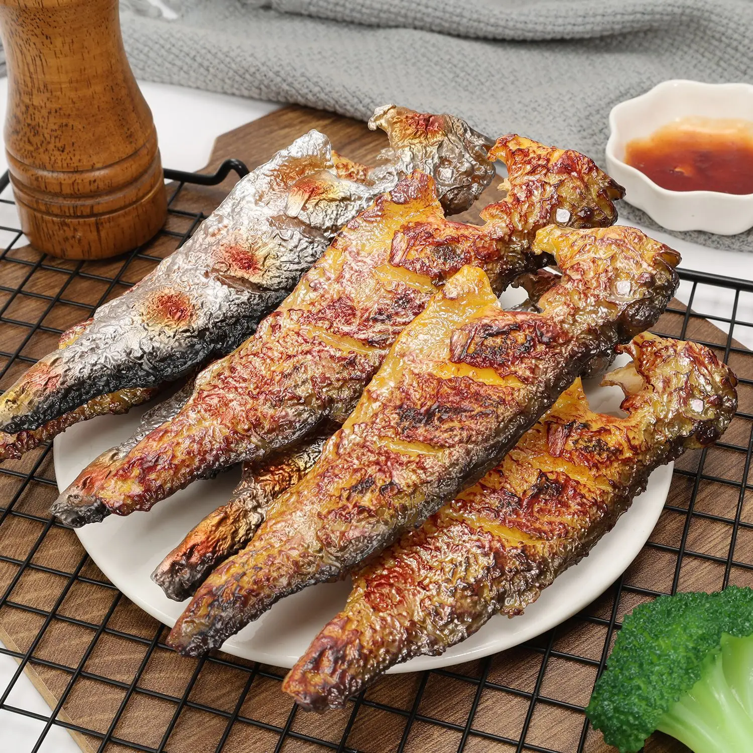 2pcs Simulation Grilled Fish PVC Fake Seafood Food Model Artificial Roasted Fish Props, for Restaurant Display, Kitchen Ornament