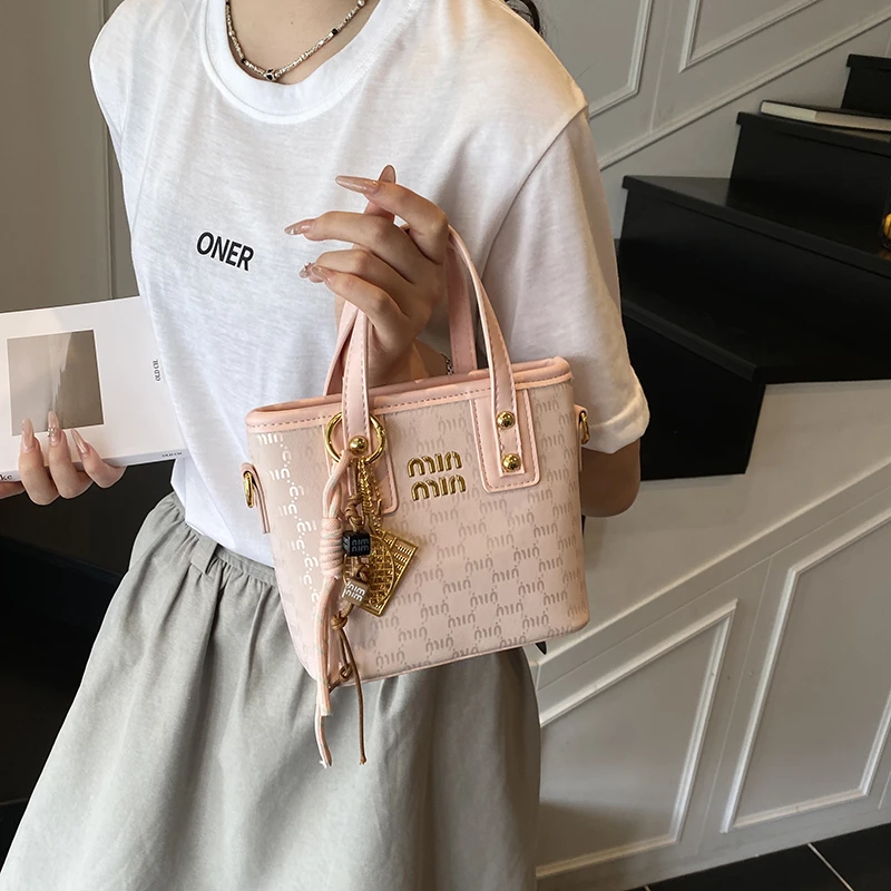 

Classic Elegant Women's Tote Bag Leather Handbags Shoulder Bag Crossbody Style By Famous Designer
