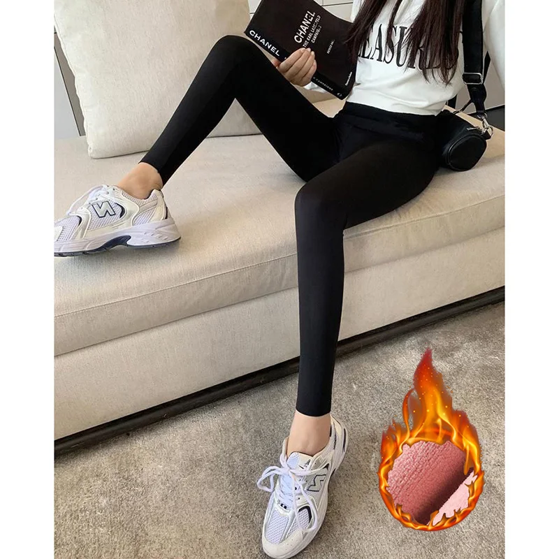 Leggings da yoga a vita alta di design classico femminile Pantaloni da ragazza a gamba dritta stretta Pantaloni sottili intimi comodi da donna