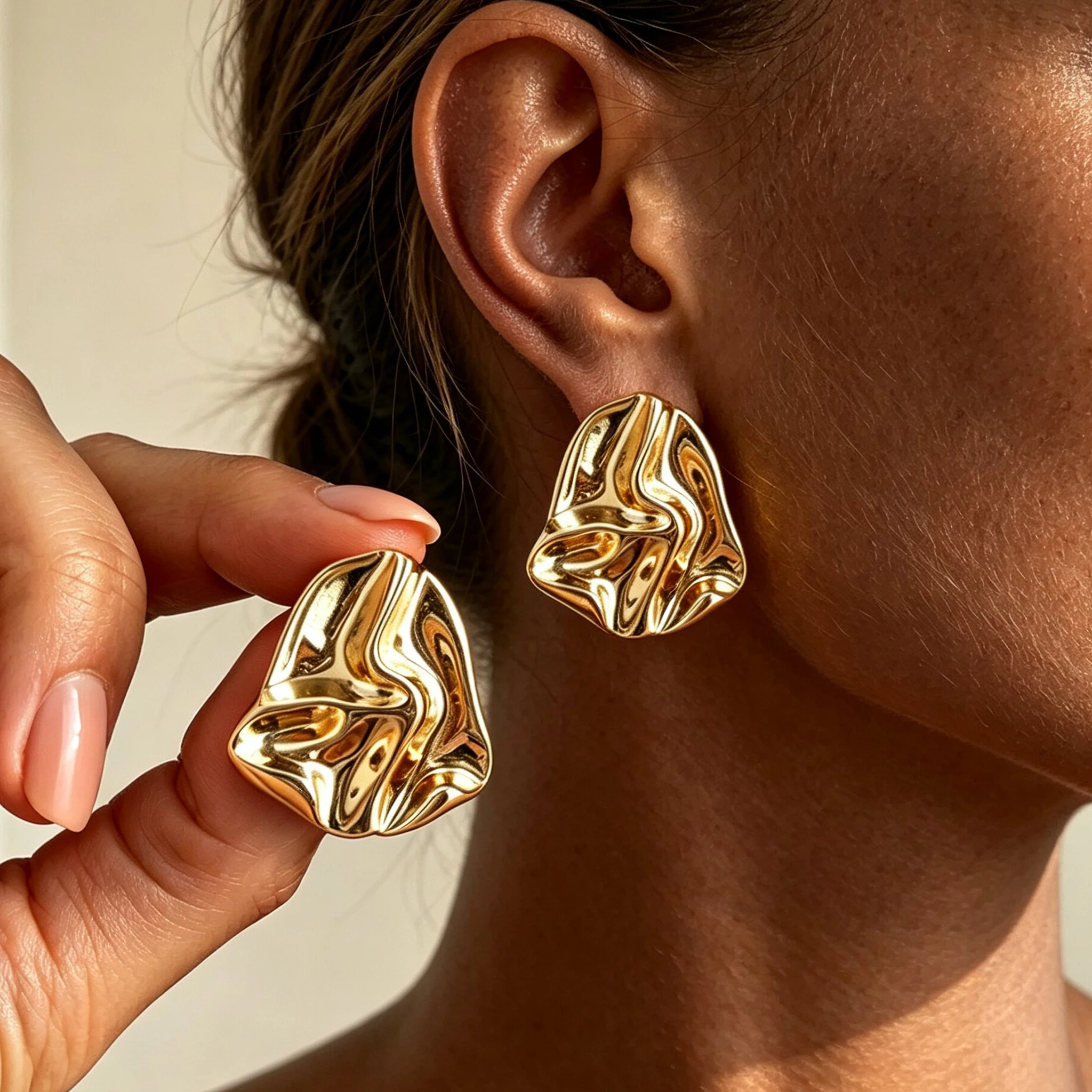 Vintage Irregular Metal Pleated Earrings for Women New Aesthetics Gold Color Ear Piercing Earrings Party Jewelry