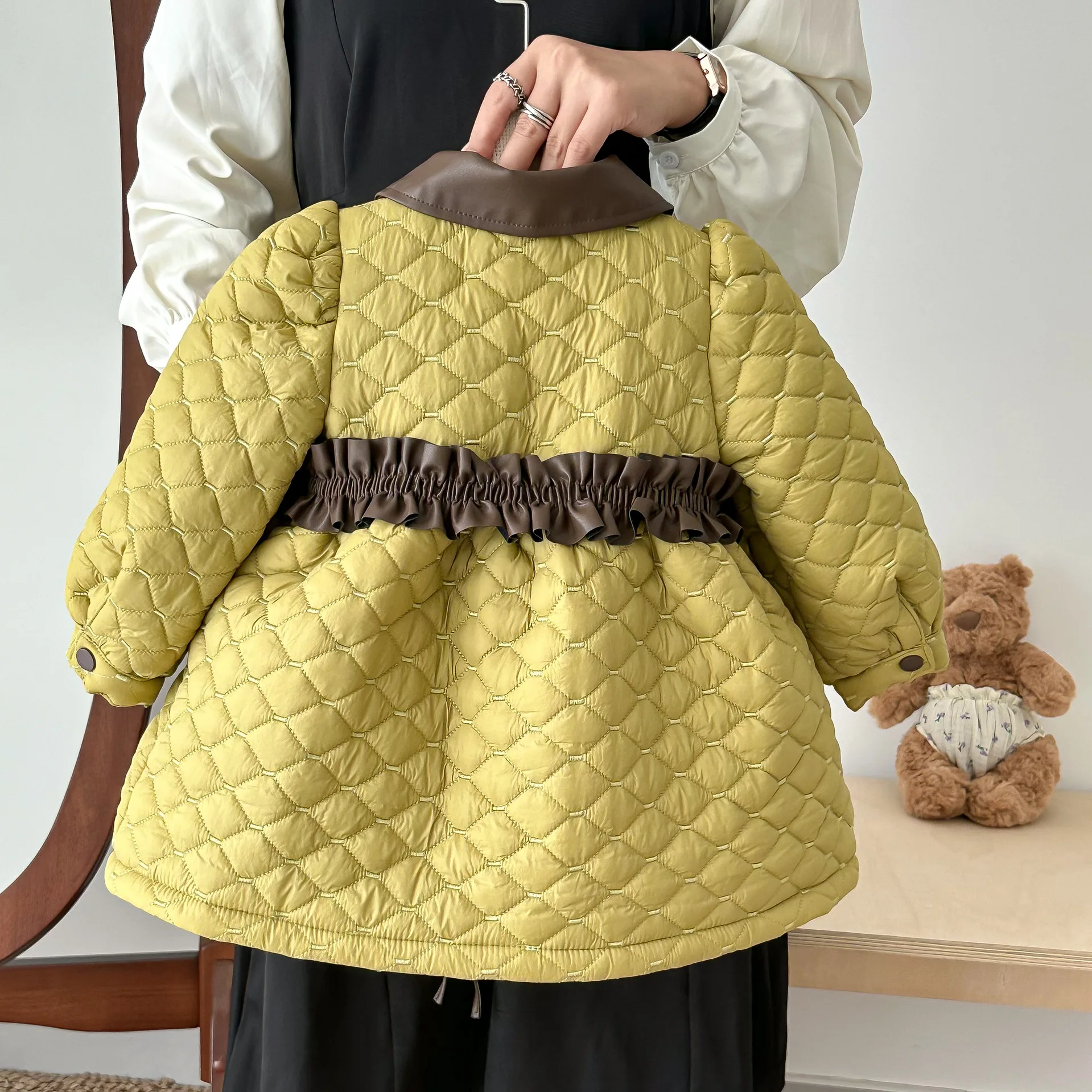 2025 New Winter Cotton Clothes for Girls Children PU Leather Waist Waist Light Luxury Cotton Clothes Korean Small Jacket