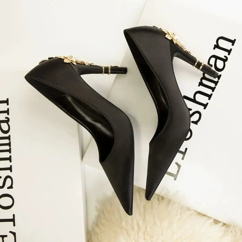 

2025 New Metal Flower Women Pumps Designer Shoes High Heels Women Satin Stiletto Heels 10 Cm Sexy Wedding Shoes Plus Size 41