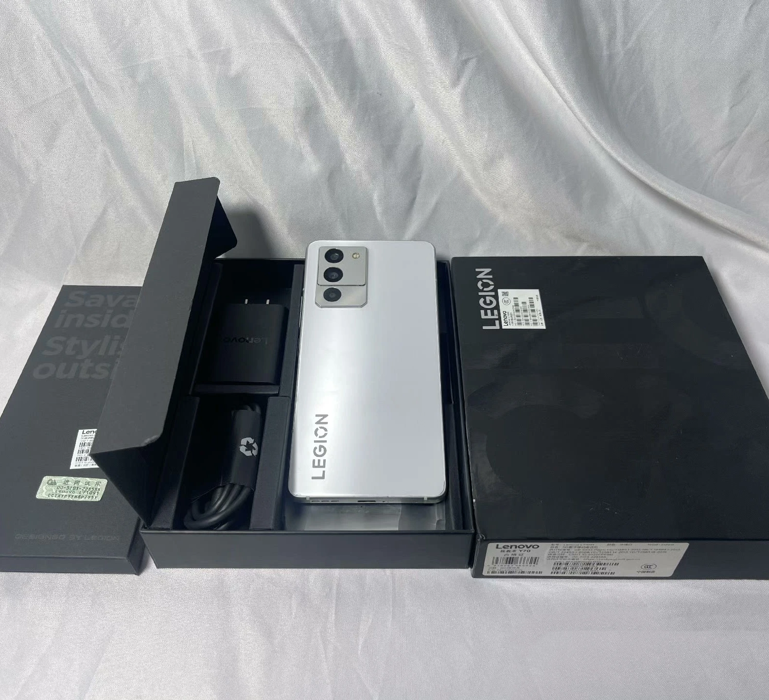 Lenovo LEGION Y70 5GGaming SmartPhone 6.67 Inch 144Hz OLED,Snapdragon 8+ Gen1 50MP Triple Camera 68W Charge  Original Firmware