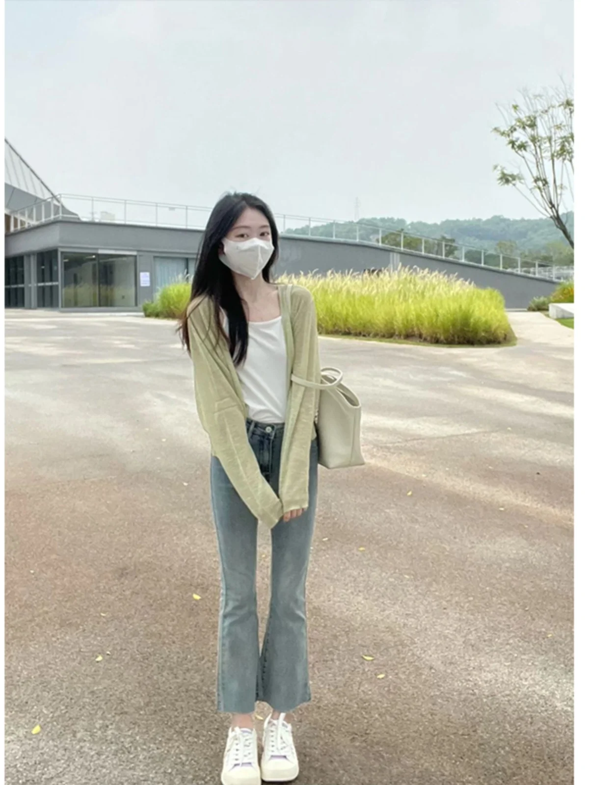 كارديجان خفيف الوزن من الحرير الصناعي المحبوك بأكمام طويلة وياقة على شكل V للنساء، ملابس خارجية صيفية للتكييف مع حزام