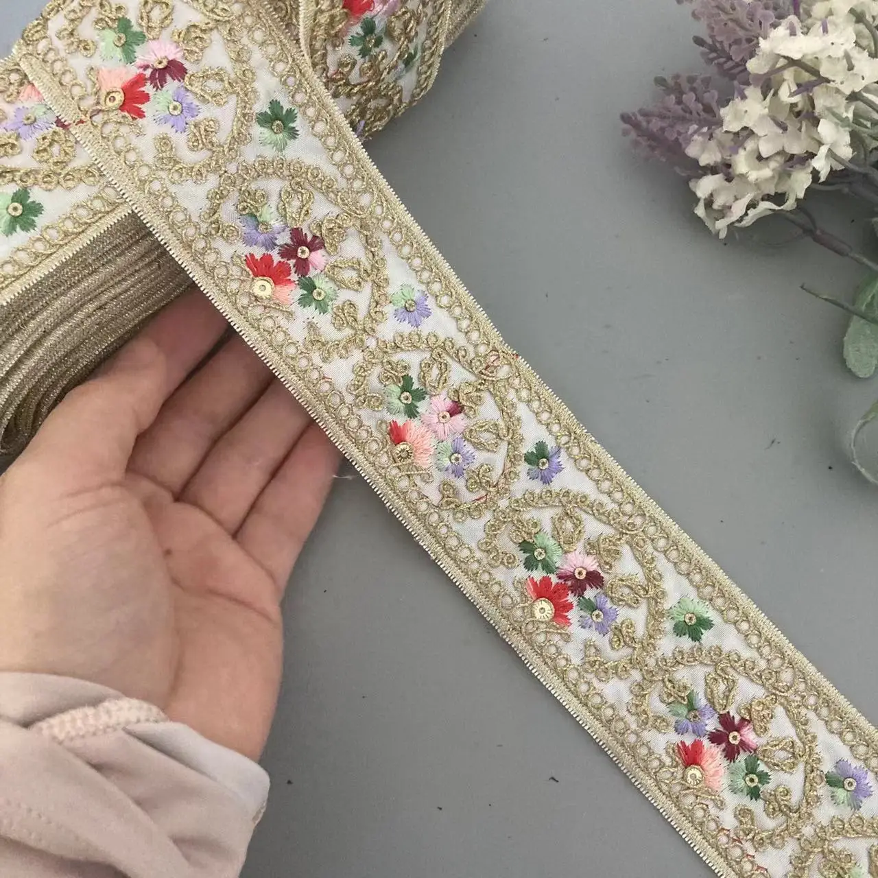 New 1 Yards White 5cm Vintage Ethnic Fabric Trim Ribbon Flower Sequins Embroidery Computer Embroidery Belt Accessories