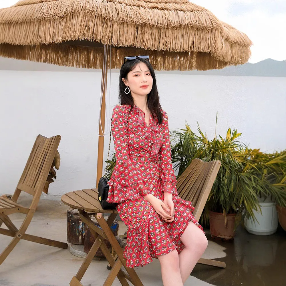 Vestido E de Verão em Uma Peça com Mangas Sino e Barra em Camadas, Design Emaecedor em Tecido de Poliéster para Uso ...