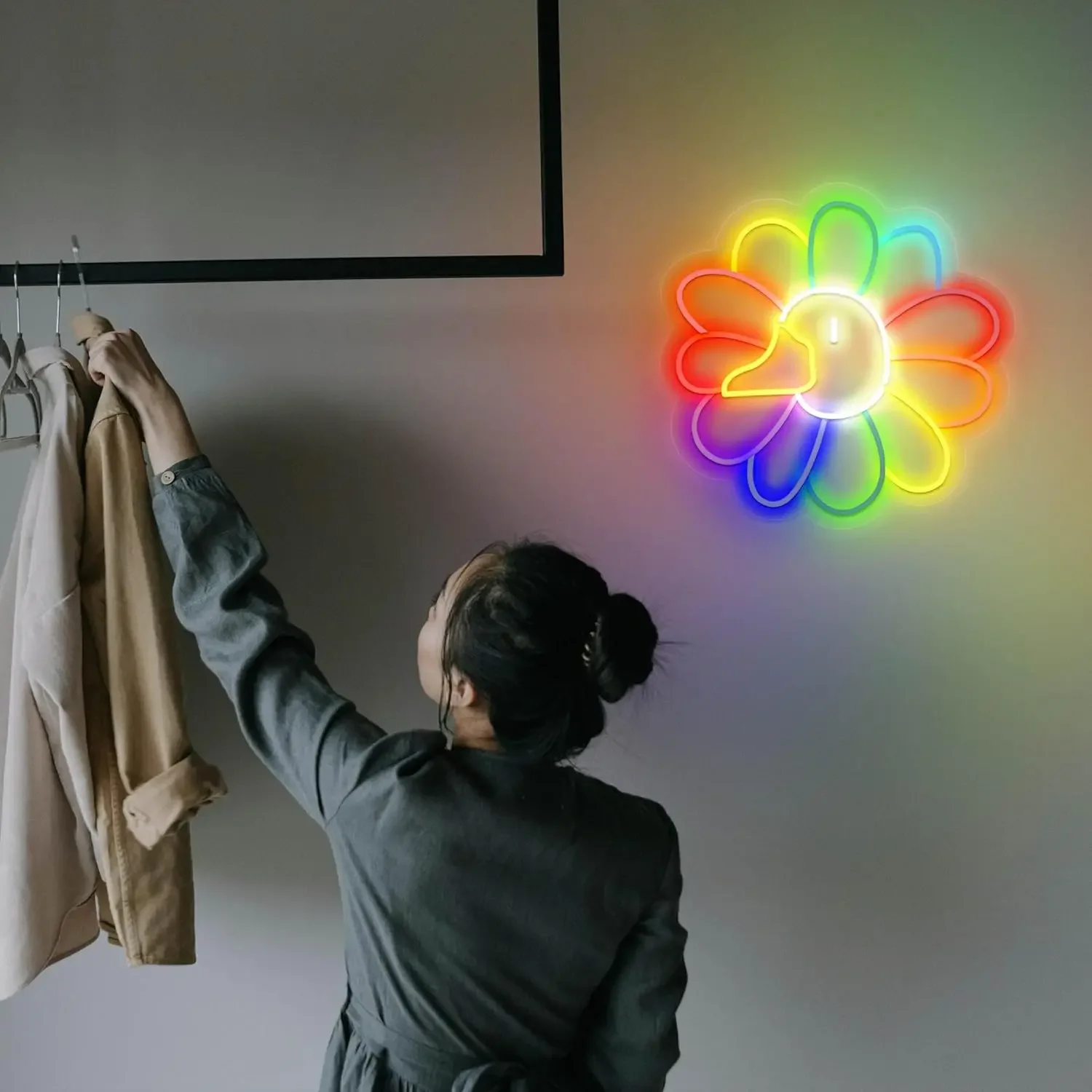 Smiley Flower Neon Sign LED Wall Art USB Powered  Happy Face Theme Decor Bedroom Living Room Party Aesthetic Hanging Light