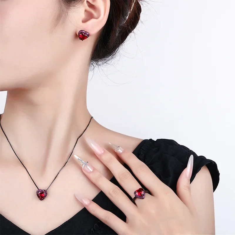 

2024 New Jewelry S925 Silver Plated 18K Gold Red Corundum Heart Shaped Black Gold Set Women's Main Stone 9 * 9 Jewelry