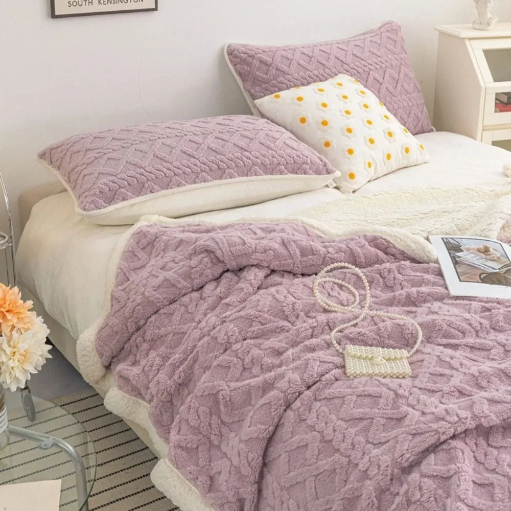 

Solid Color Coral Velvet Blanket Jacquard Design Thicked Rhombus Flannel Blanket Warm Soft Office Nap Blanket Autumn Winter
