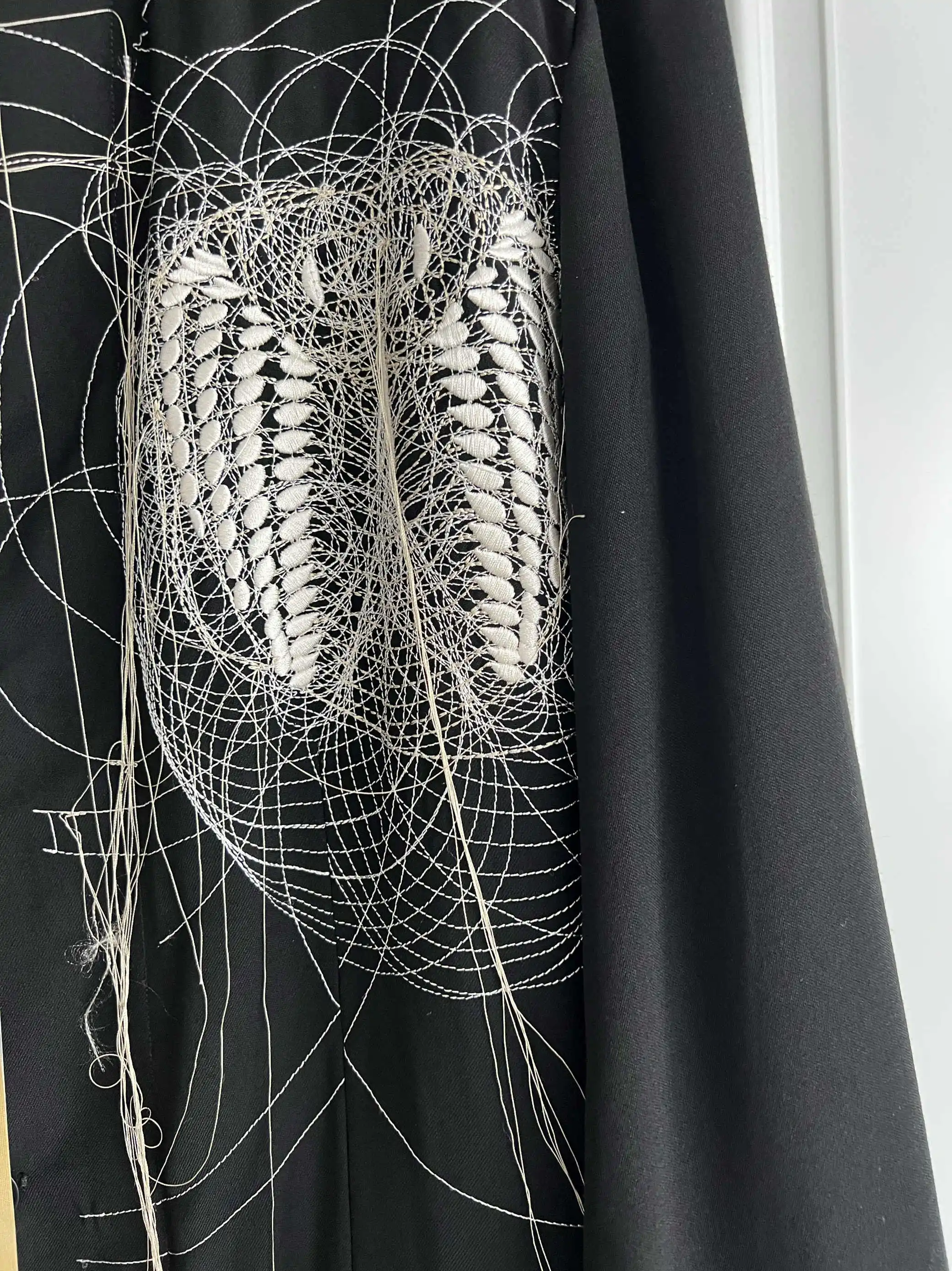 TOP-YAMAMOTO original Design family crest embroidery mirror snake floating thread asymmetrical wool coat