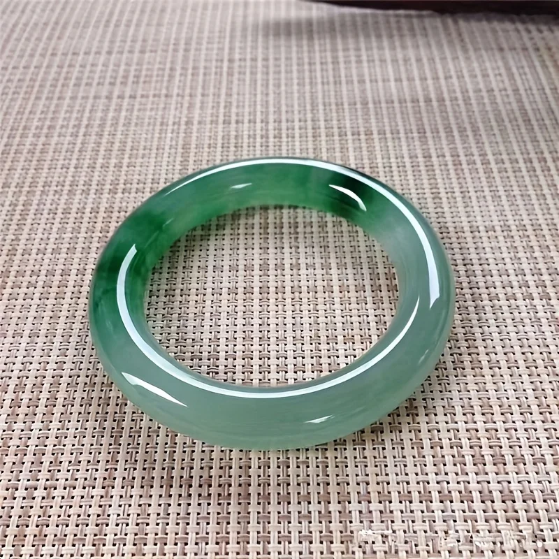 

Elegant Natural Quartzite Jade Women's Simple Fashion Bracelet Bracelet