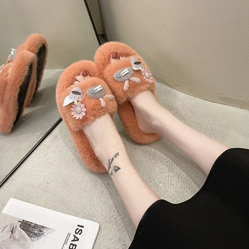 Flower plush slippers for women in spring, autumn, and winter 2024, new cute light board flat bottomed anti slip casual slippers