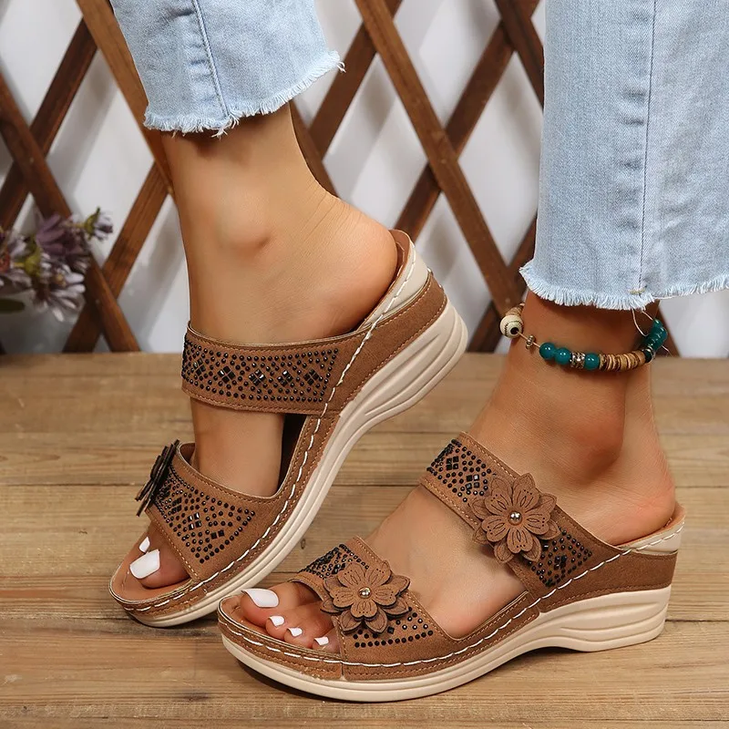 

2026 Summer Women Slippers Plus Size Women's Shoes Retro Roman Sandals Women Pu Casual Flower Wedge Sandals Platform Slippers